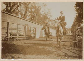 Álbum fotográfico - Passeios no Campo; saltos a cavalo; etc