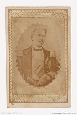 Álbum com retratos de membros das famílias reais