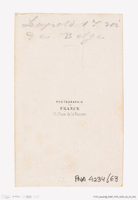 Álbum com retratos de membros das famílias reais europeias