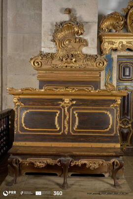 Cadeiral F (Superior, lado direito Parede Norte)