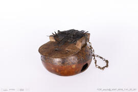 Sansa em Forma de Abano e Ressoador de Cabaça