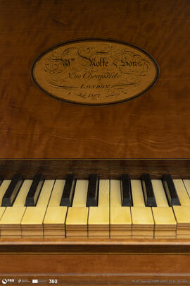 Piano de Cauda Vertical