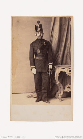 Álbum com retratos de membros das famílias reais