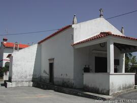 Fachada lateral e principal (parciais)