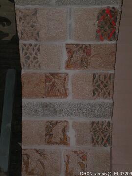 Pedras românicas policromadas