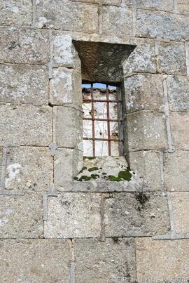 Fotografia da igreja em ruinas