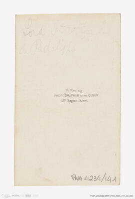 Álbum com retratos de membros das famílias reais europeias