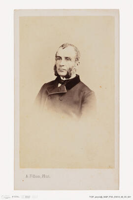 Álbum com retratos de membros das famílias reais