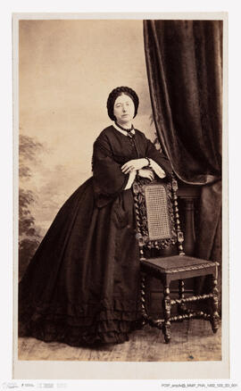 Álbum fotográfico - Álbum de fotografias com retratos de familiares da rainha D. Maria Pia