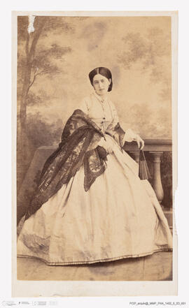 Álbum fotográfico - Álbum de fotografias com retratos de familiares da rainha D. Maria Pia