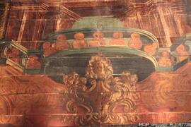 Fotografia interior: altar, pulpito, tetos, esculturas, coro alto, moiliario, objetos liturgicos ...