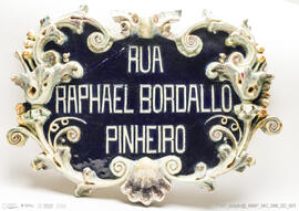 Placa Topo Rua Raphael Bordallo Pinheiro