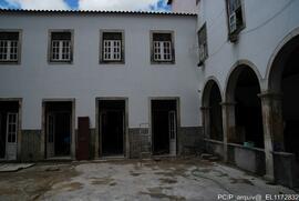 Fotografia: intervencao no claustro