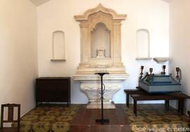 Altar e mobiliário