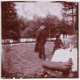 Fotografia - Paisagem - Viagens Reais – Gressoney / pic-nic no campo, mesa com garrafas.