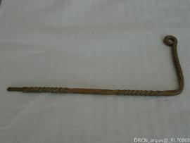 Cravo metálico
