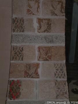 Pedras românicas policromadas