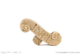 Fragmento com tarja INRI