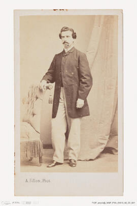 Álbum com retratos de membros das famílias reais