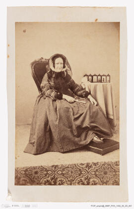 Álbum fotográfico - Álbum de fotografias com retratos de familiares da rainha D. Maria Pia