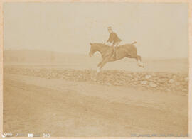 Álbum fotográfico - Passeios no Campo; saltos a cavalo; etc