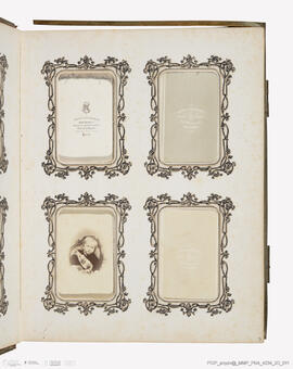 Álbum com retratos de membros das famílias reais europeias