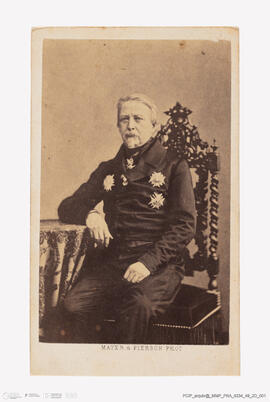 Álbum com retratos de membros das famílias reais europeias