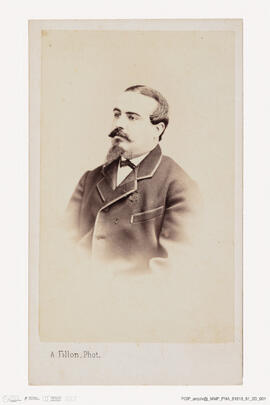 Álbum com retratos de membros das famílias reais