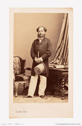 Álbum com retratos de membros das famílias reais europeias