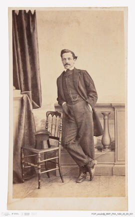 Álbum fotográfico - Álbum de fotografias com retratos de familiares da rainha D. Maria Pia