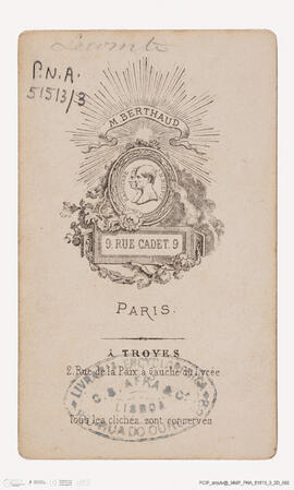 Álbum com retratos de membros das famílias reais