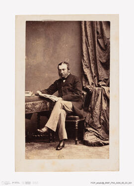 Álbum com retratos de membros das famílias reais europeias