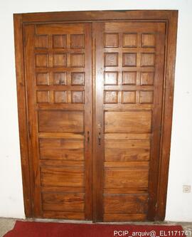 Fotografia do imovel: mobiliario. esculturas, pinturas, elementos arquitectonicos, portas, janelas.