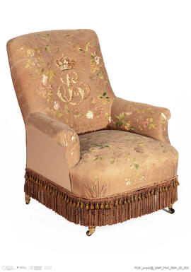 Cadeira de braços estofada