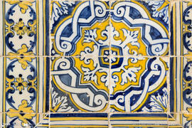 Azulejo padrão geométrico azul e branco