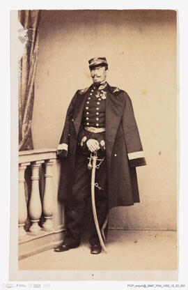 Álbum fotográfico - Álbum de fotografias com retratos de familiares da rainha D. Maria Pia