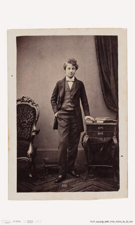 Álbum com retratos de membros das famílias reais