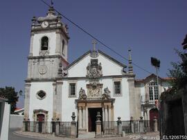 Vista parcial da fachada da Igreja