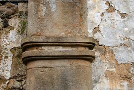 Fotografia da igreja em ruinas