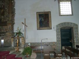 Registo em painel dos problemas de humidade no interior da igreja