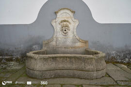 Fonte da porta dos carros