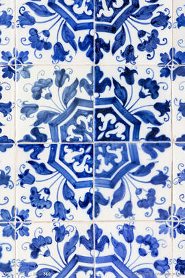 Azulejo padrão túlipa, azul e branco