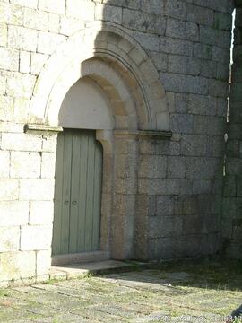 Adro e torre sineira