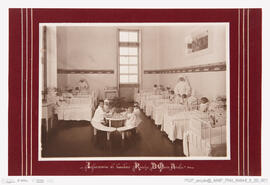 Álbum fotográfico - Álbum com fotografias do Real Hospital das Crianças Maria Pia, Porto