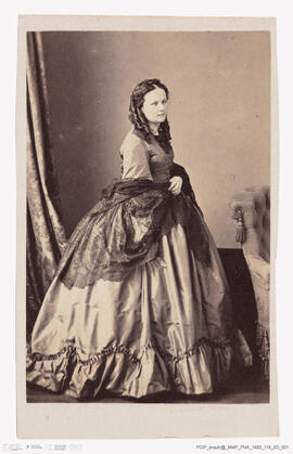 Álbum fotográfico - Álbum de fotografias com retratos de familiares da rainha D. Maria Pia