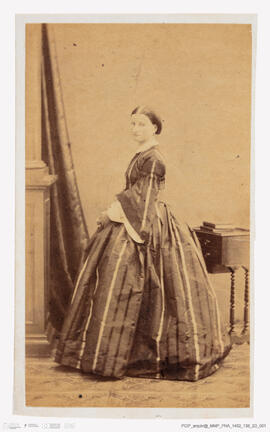 Álbum fotográfico - Álbum de fotografias com retratos de familiares da rainha D. Maria Pia