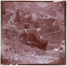 Fotografia - Retrato - Viagem Reais – Gressoney /homem brinca com dois cães