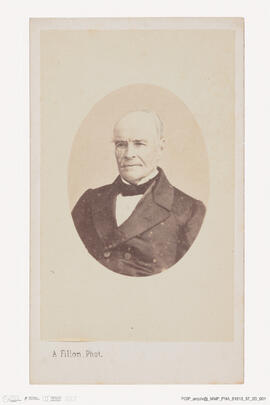 Álbum com retratos de membros das famílias reais