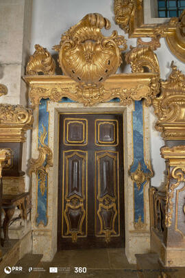 Porta da casa da cera (Capela mor)