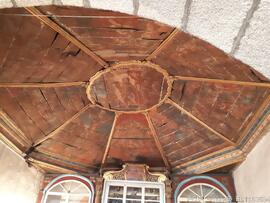 Teto em madeira com pintura